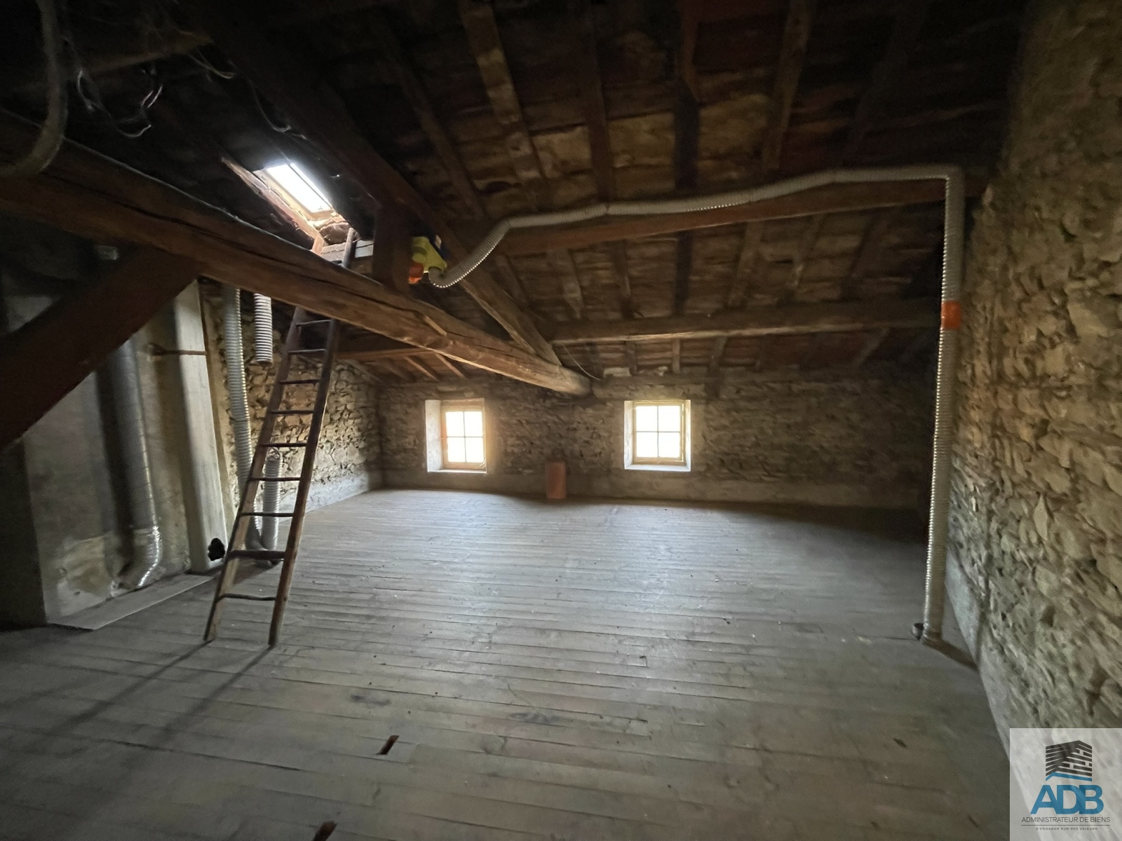 Image_, Maison, Saint-Symphorien-de-Lay, ref :VMA50005182