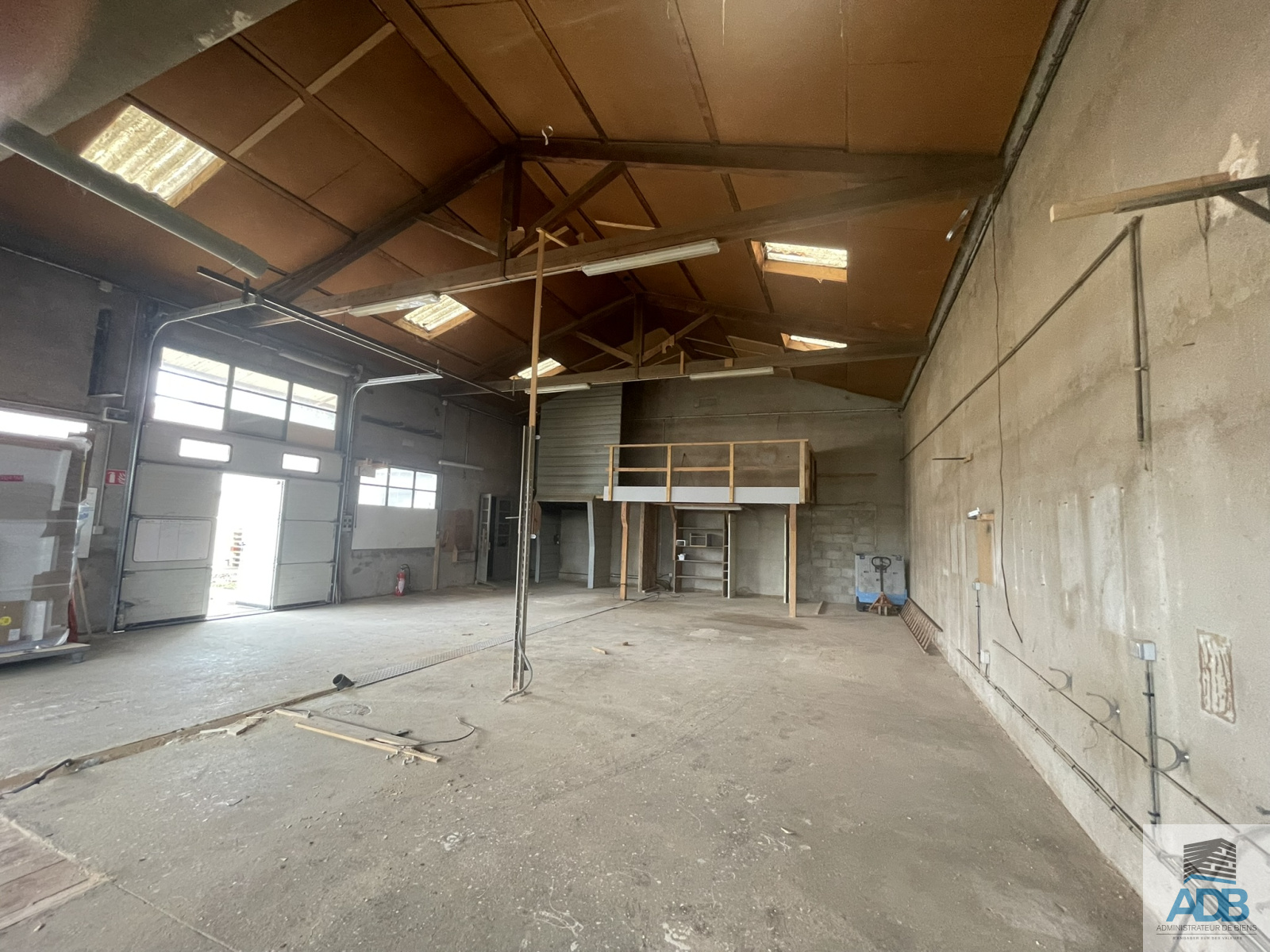 Image_, Local commercial, Riorges, ref :63lc