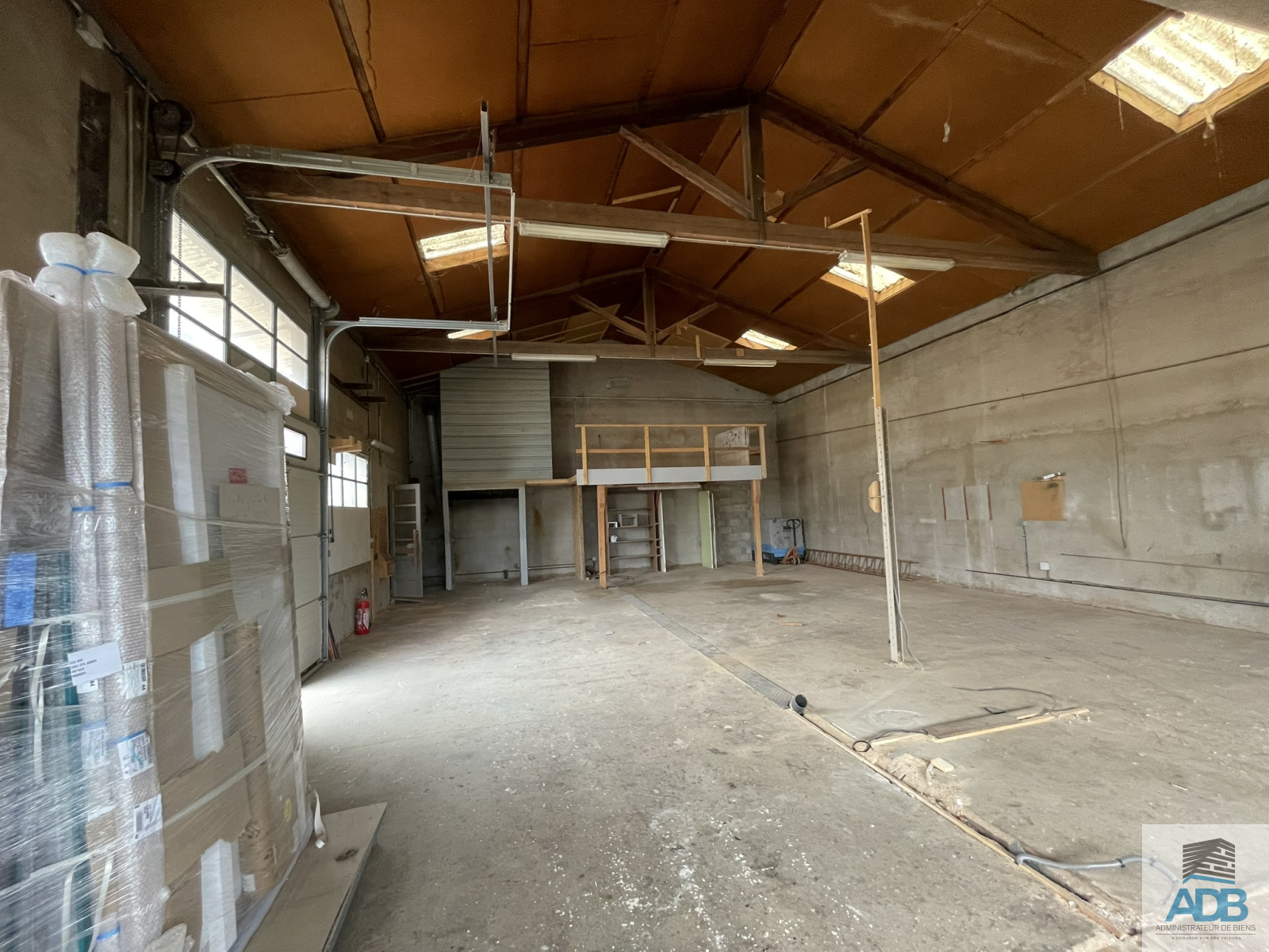 Image_, Local commercial, Riorges, ref :63lc