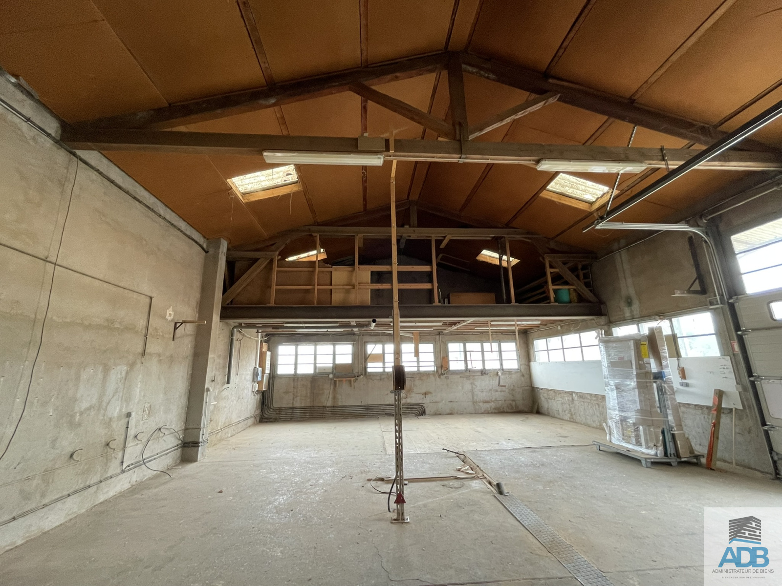 Image_, Local commercial, Riorges, ref :63lc