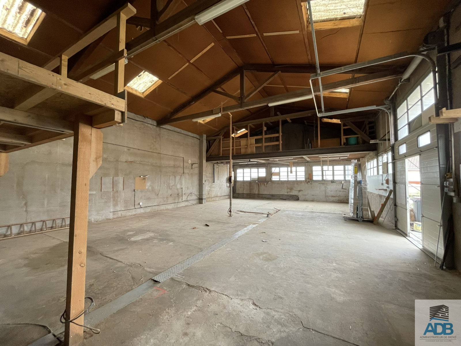 Image_, Local commercial, Riorges, ref :63lc