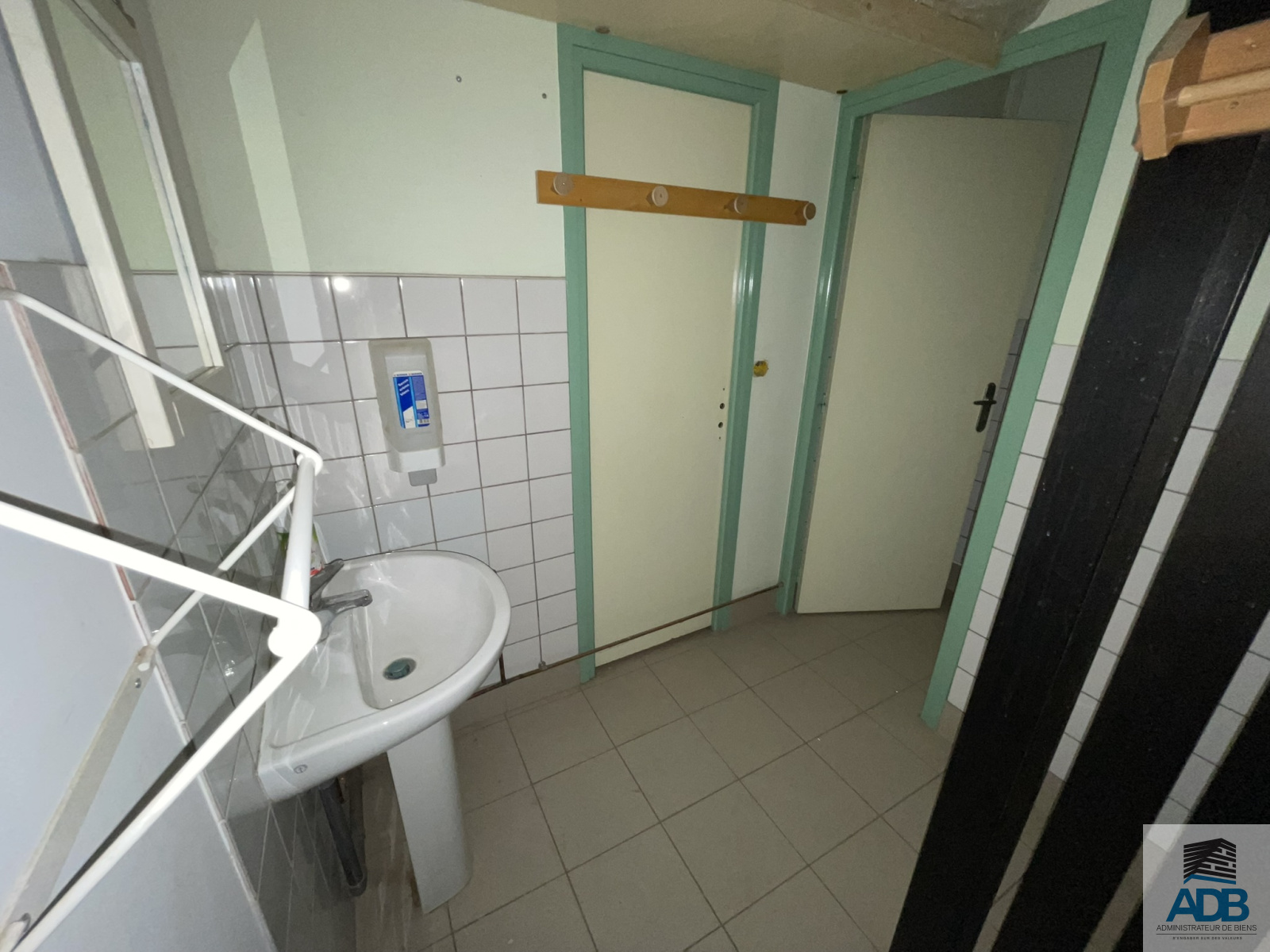 Image_, Local commercial, Riorges, ref :63lc