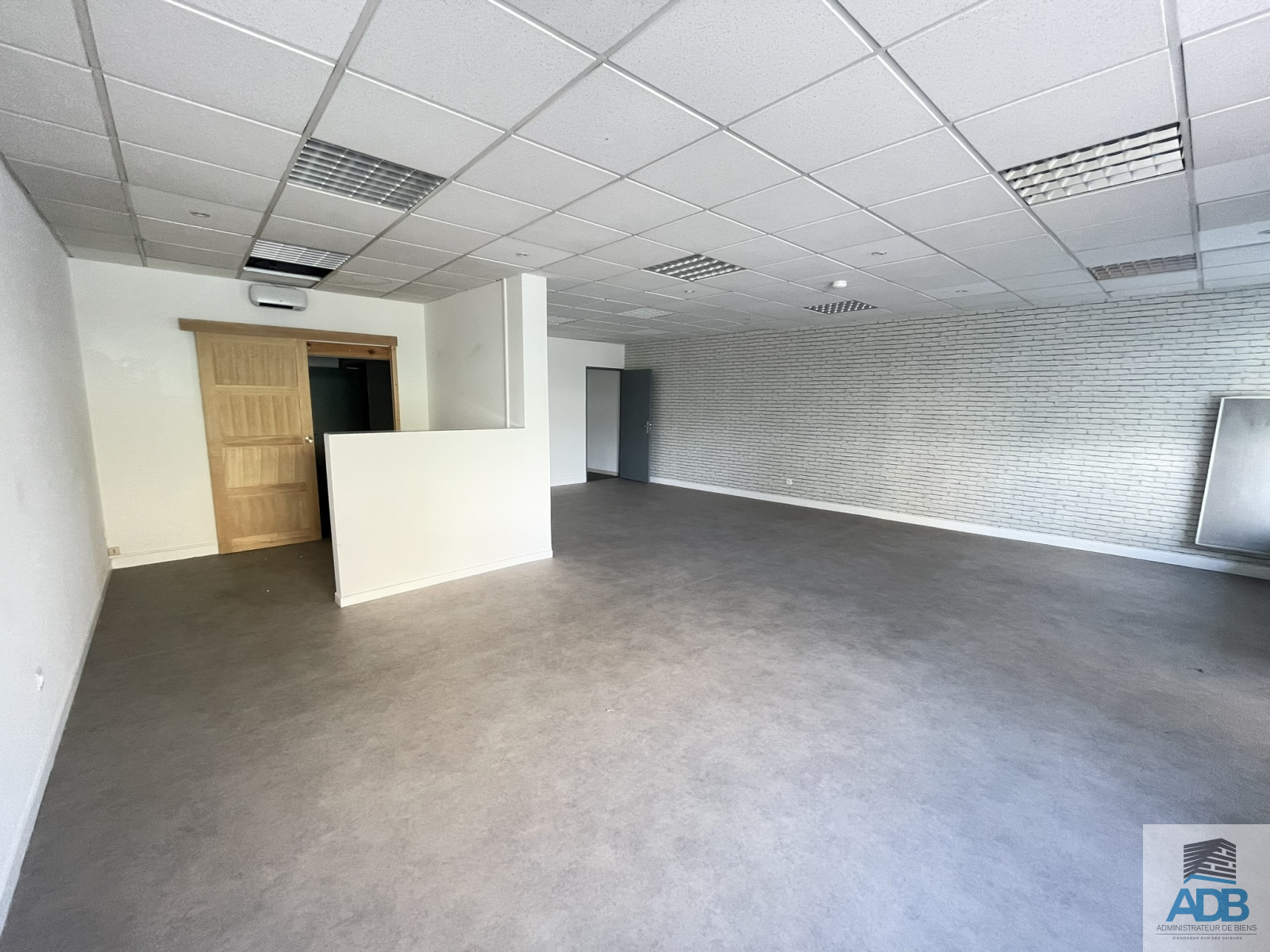 Image_, Local commercial, Le Coteau, ref :LCO10005081