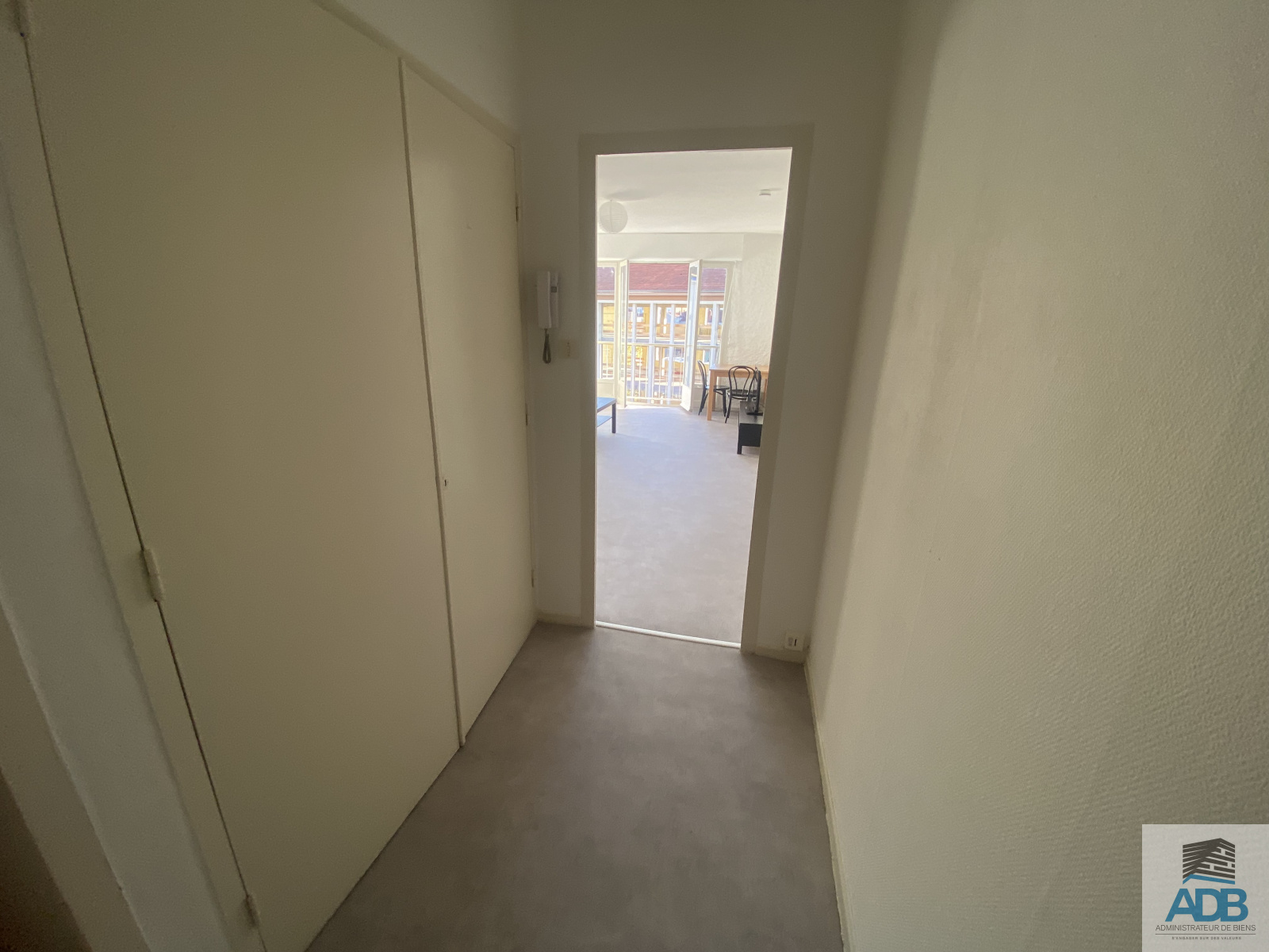 Image_, Studio, Roanne, ref :LST50004602