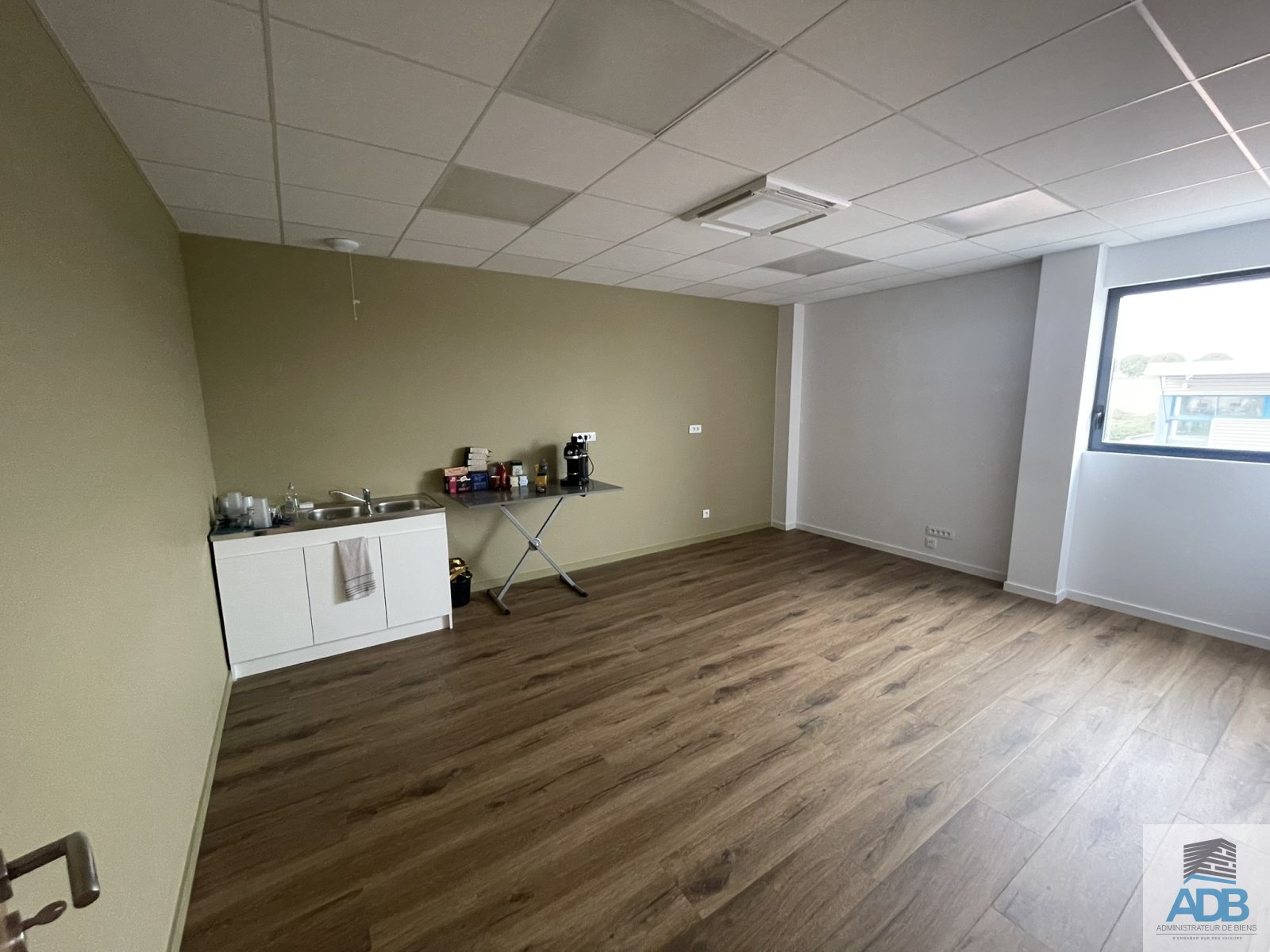 Image_, Local d'activité, Le Coteau, ref :LCO30005142