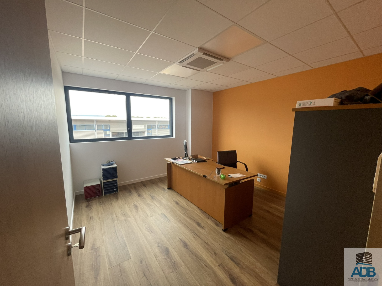 Image_, Local d'activité, Le Coteau, ref :LCO30005142